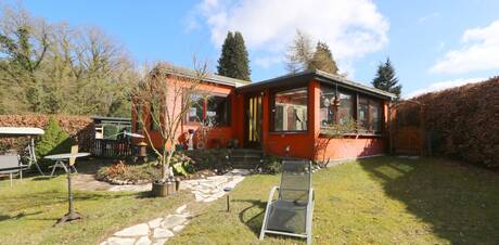 Wochenend-Bungalow am See! 
Renoviert, m&ouml;bliert, gro&szlig;es Grundst&uuml;ck & naturnahe Lage genie&szlig;en