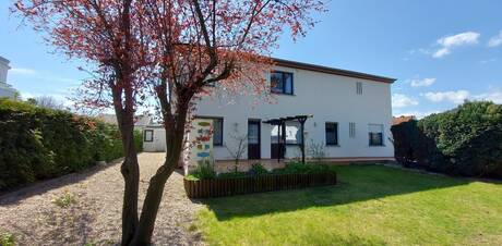 Nur wenige Schritte zur Ostsee!
Gem&uuml;tliche 3-Zi.-Wohnung (ca. 54m&sup2;) mit Garage